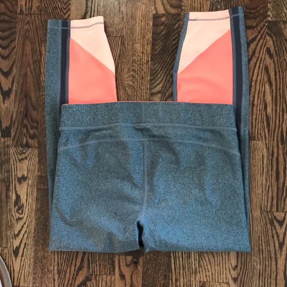 Under Armour Capri Leggings - Picture 3 of 7